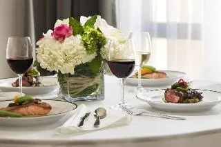 Executive Hotel Le Soleil — 4D/3N Vancouver