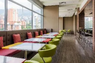 Hampton by Hilton Medellin — 5D/4N Medellín