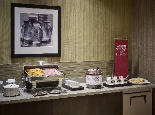 Hampton Inn & Suites by Hilton Laval — 4D/3N Montreal
