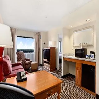 Hilton Chicago/Oak Brook Suites — 4D/3N Chicago, IL