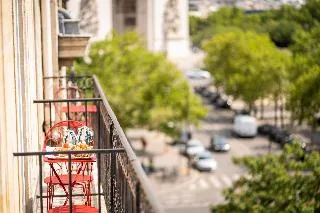 Hotel Belfast — 5D/4N Paris