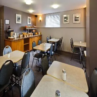 Hotel Le Roberval — 4D/3N Montreal