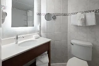 Howard Johnson Plaza Hotel by Wyndham Ocean City Oceanfront — 4D/3N Ocean City