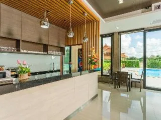 Manhattan Pattaya Hotel — 6D/5N Pattaya