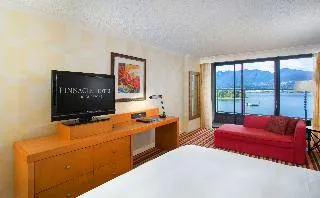 Pinnacle Hotel Harbourfront — 4D/3N Vancouver