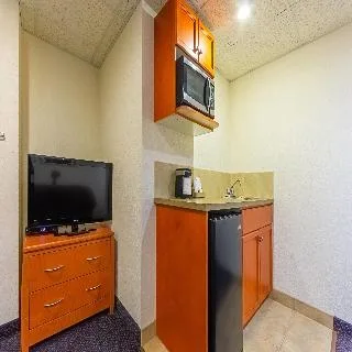 Ramada by Wyndham Drayton Valley — 4D/3N Edmonton