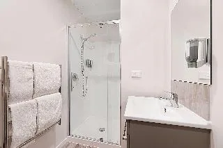 Ramada Suites By Wyndham Victoria Street West — 5D/4N Auckland