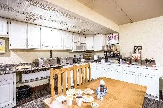 Rodeway Inn Branson, Brick House — 4D/3N Branson, MO