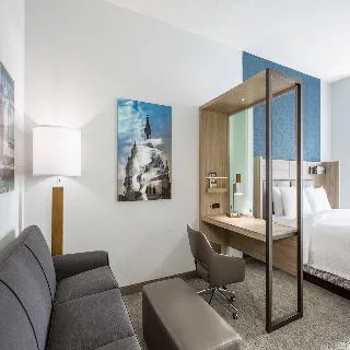 SpringHill Suites by Marriott Denver Downtown — 4D/3N Denver, CO